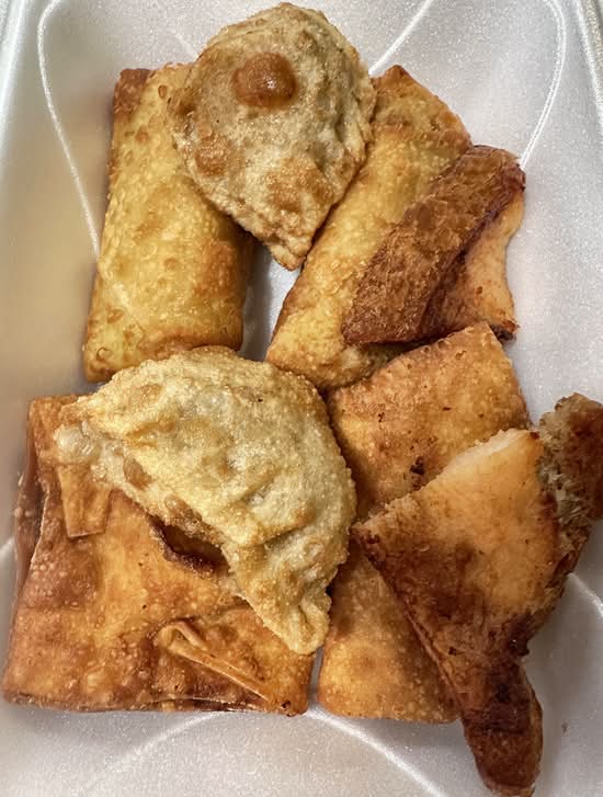 Triple Crown Restaurant signature dishes 炸蟹角 Crab Rangoon
陳皮雞 Orange Chicken
左宗雞 General Tso’s Chicken
